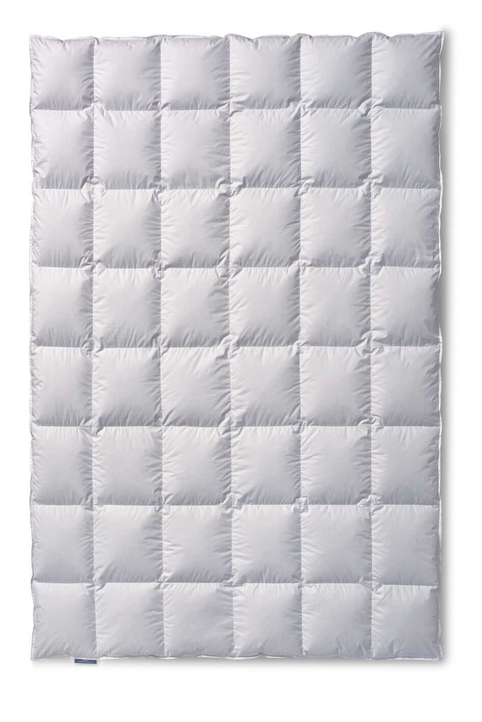 Luxuriöse Eiderdaunendecke Exclusive von Kauffmann, bekannt für Weichheit und Wärme. Perfekt für unvergleichlichen Schlafkomfort.