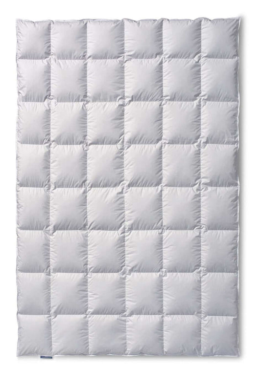 Luxuriöse Eiderdaunendecke Exclusive von Kauffmann, bekannt für Weichheit und Wärme. Perfekt für unvergleichlichen Schlafkomfort.