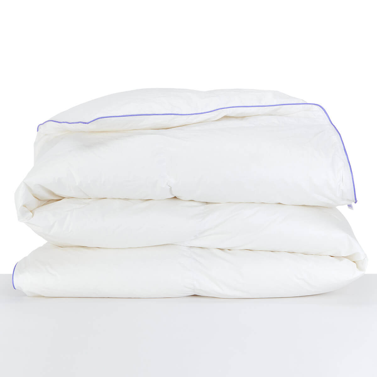 Luxurious Daunendecke Nordic duvet by QUQON showcasing premium craftsmanship and sustainable materials from Germany.