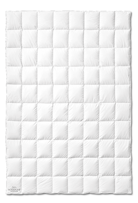 Luxuriöse Norddaune Daunendecke von Kauffmann mit 100% Gänsedaunen gefüllt, elegant und handgefertigt.
